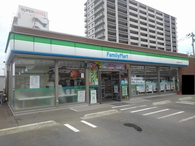 ファミリーマート美田園二丁目店まで450m