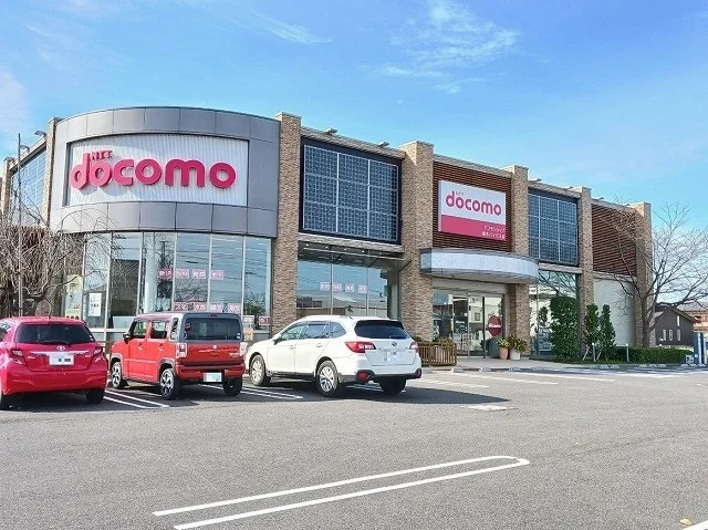 ドコモショップ栃木バイパス店まで400m