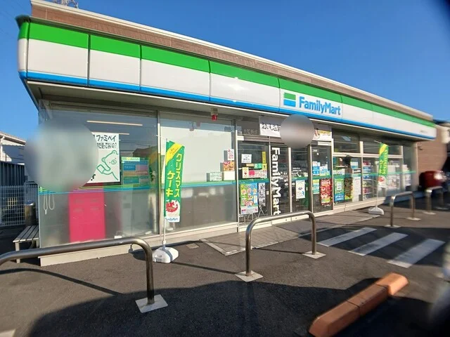 ファミリーマートまで612m