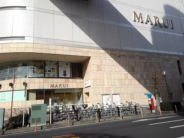 草加マルイまで700m