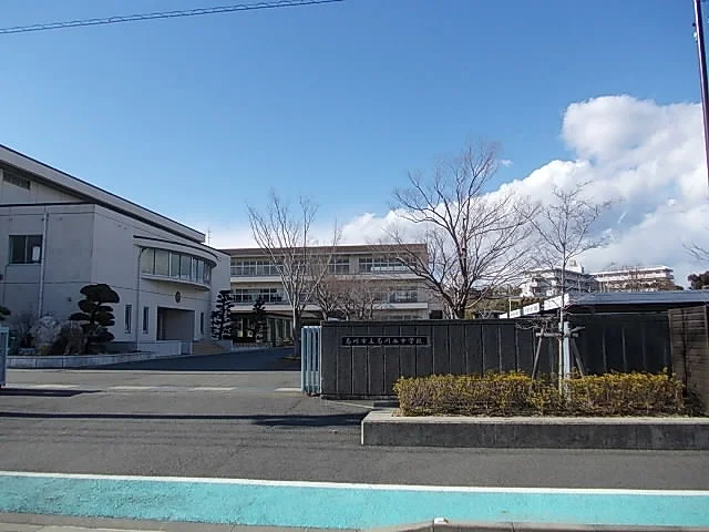 菊川市立菊川西中学校まで600m