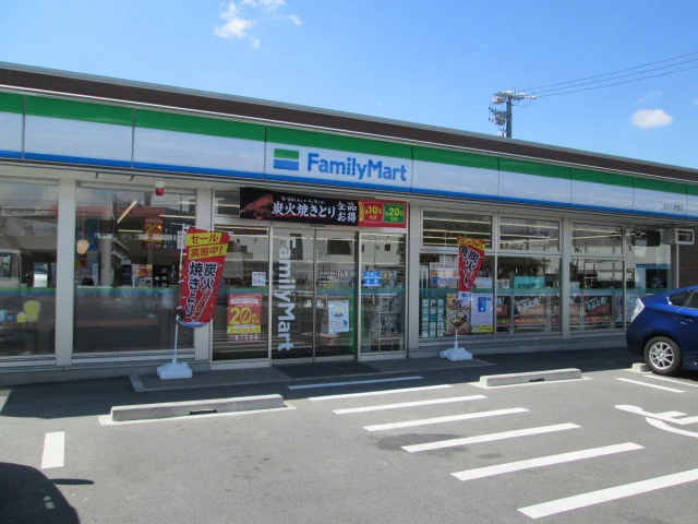 ファミリーマートまで140m