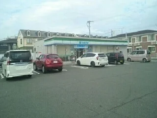 ファミリーマートまで1050m