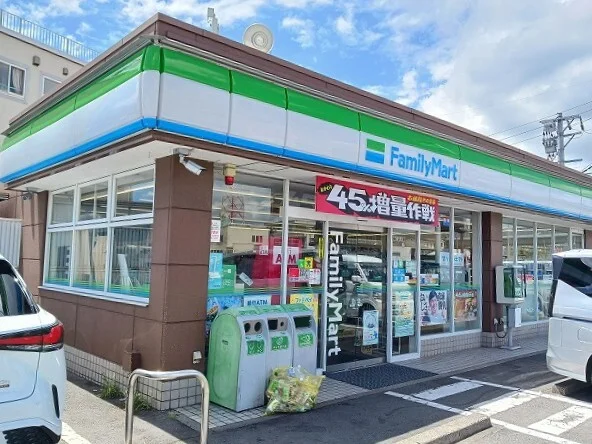ファミリーマートまで450m