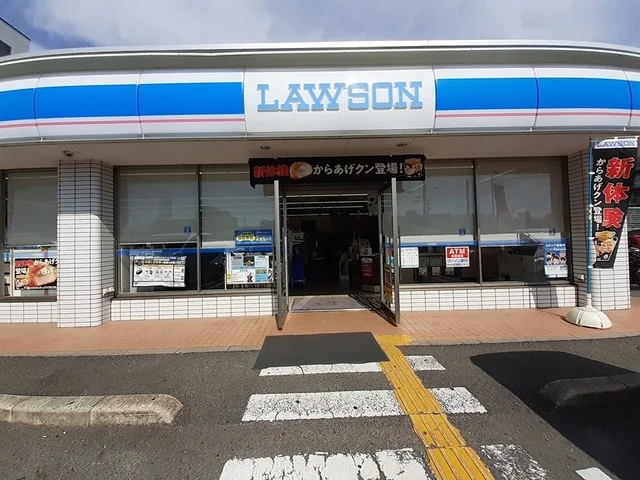 コンビニ天神川八条店まで0m