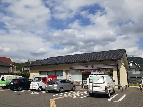 セブンイレブン京都白川通上高野まで245m