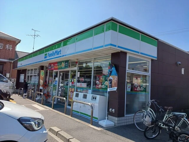 ファミリーマートさんまで500m
