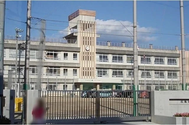 山本小学校まで700m