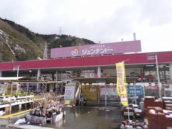 ジュンテンドーまで1000m