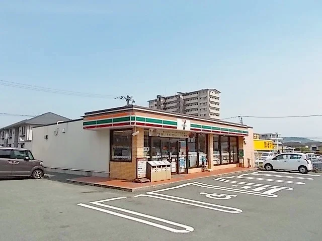セブンイレブン鶴羽田店まで900m