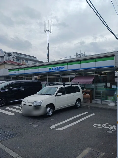 ファミリーマートまで128m