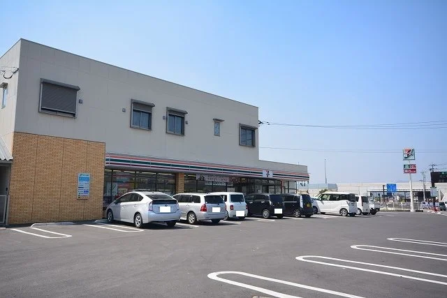 セブンイレブンまで700m