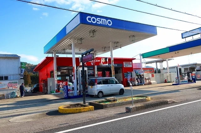 ガソリンスタンドまで220m