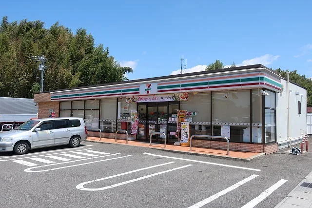 セブンイレブンまで550m