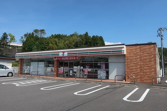 セブンイレブンまで550m