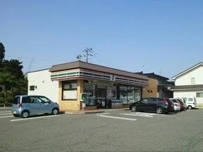 セブンイレブン柏崎半田3丁目店まで380m