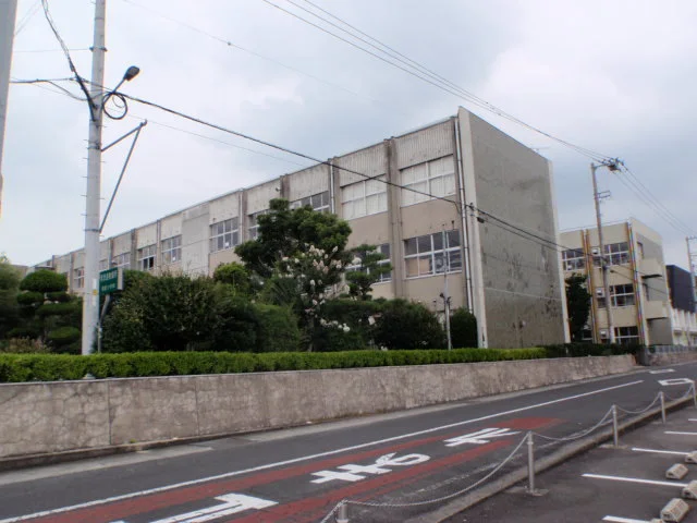 善通寺市立竜川小学校まで1500m