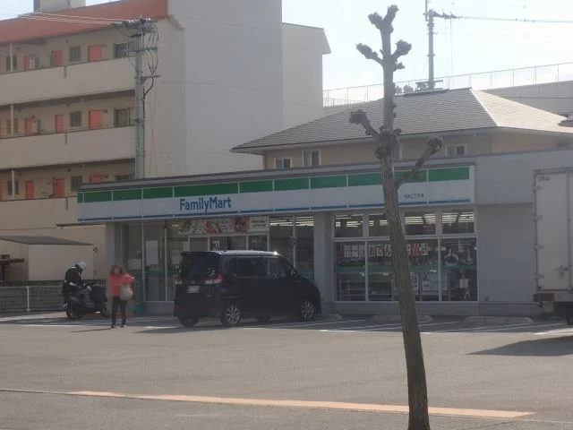 ファミリーマートさんまで300m