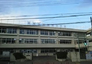 柏野小学校まで210m