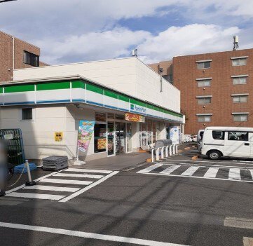 ファミリーマート世田谷2丁目店まで400m
