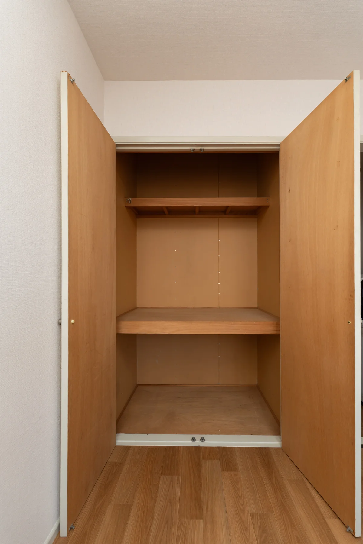 奥行のある収納スペースあります。