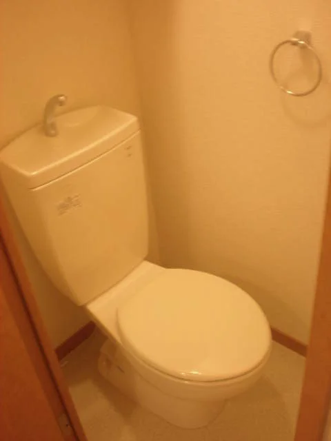 上には棚があります。