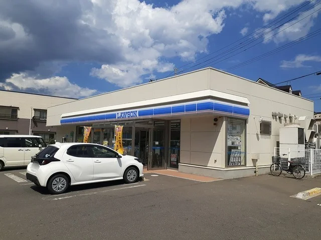 ローソン三内沢部店まで220m