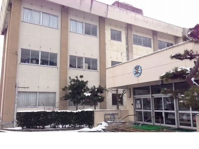 福島市立中野小学校まで1200m