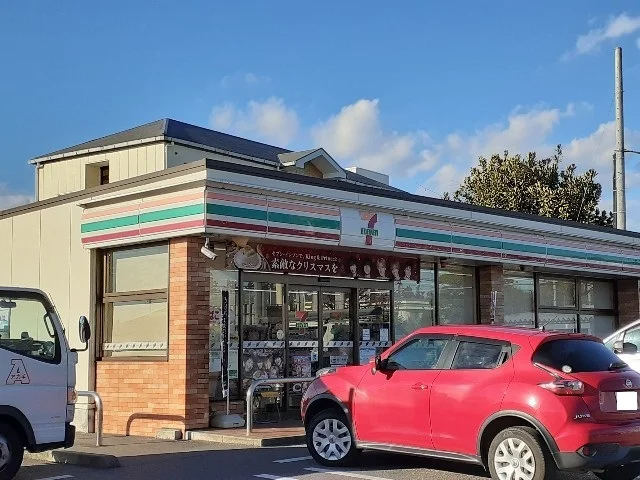 セブンイレブン下野下古山東店まで700m