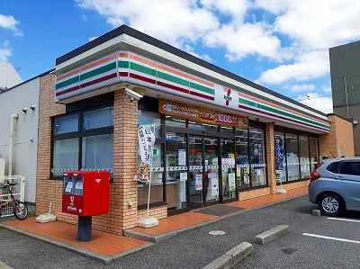 セブンイレブンまで590m