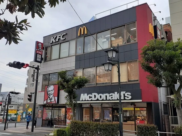 マック・ＫＦＣまで900m