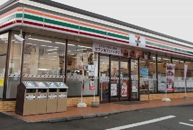 セブンイレブン寿町3丁目店まで550m