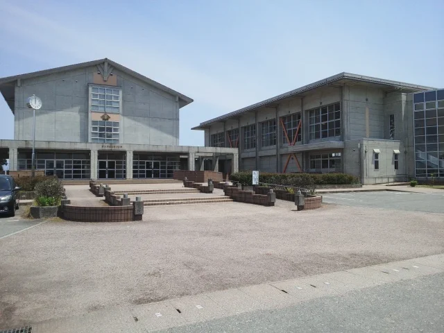 宮野小学校まで1800m