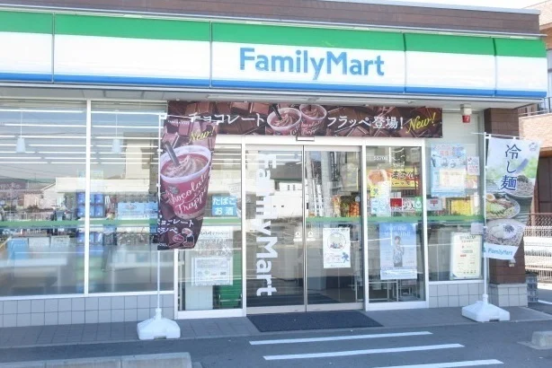 ファミリーマート伊勢新開店まで210m