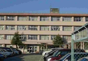 神社小学校まで1260m