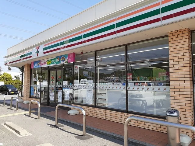 セブンイレブンまで576m