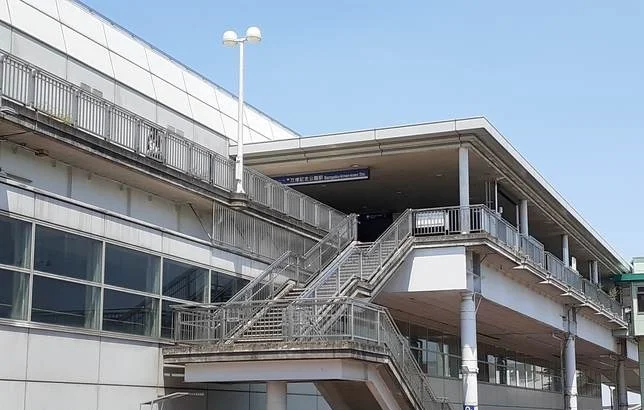 モノレール万博公園駅まで1300m