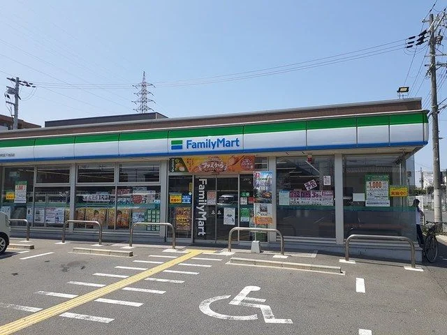 ファミリーマート様まで200m