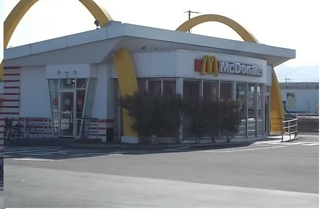 マクドナルドさんまで1800m