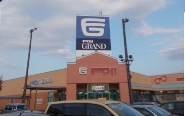 フジグラン十川店さんまで3400m