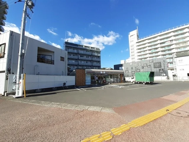 セブン-イレブン 高知桟橋通１まで220m