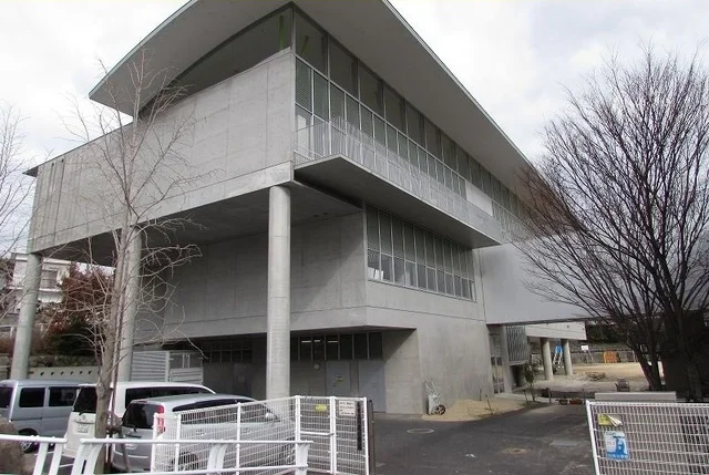 川尻小学校まで1100m