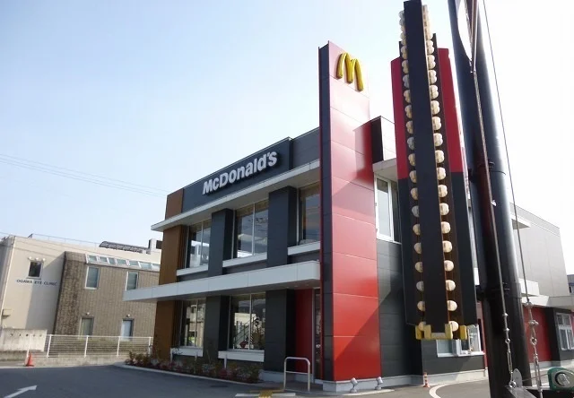 マクドナルドまで1000m