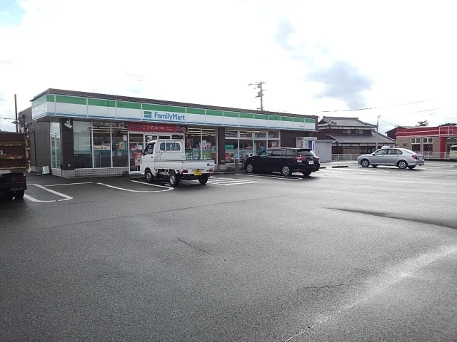 ファミリーマートまで170m
