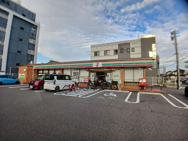 セブンイレブン　花津留店まで190m