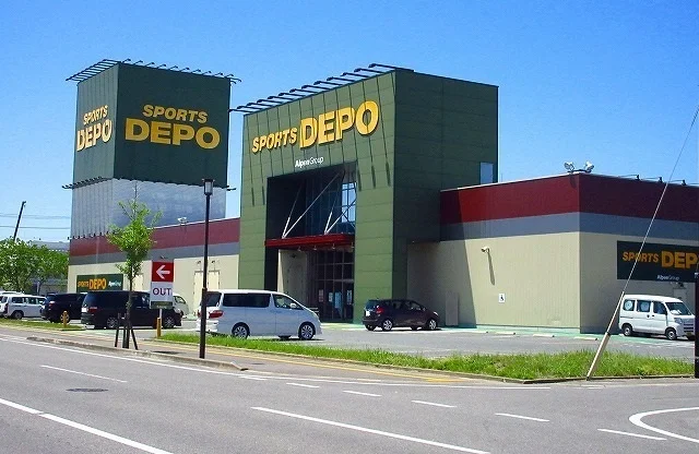 スポーツＤＥＰＯまで720m