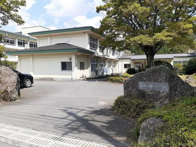 玖珠町立森中央小学校まで210m