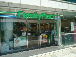 ファミリーマート 北青山３丁目まで250m