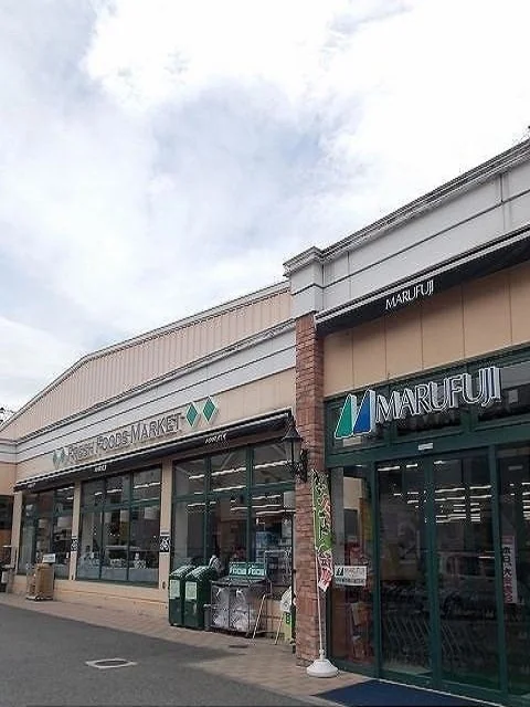 マルフジ福生店まで750m