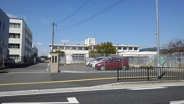 田川市立　伊田小学校まで900m